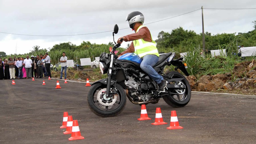 Nando Bodha en faveur de l’école de conduite obligatoire pour les motocyclistes
