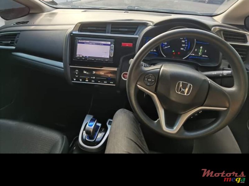 2013 Honda Fit Hybrid in Vacoas-Phoenix, Mauritius - 5