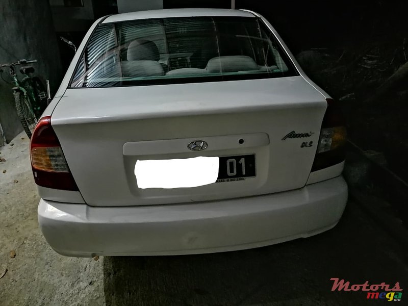 2001 Hyundai Accent in Vacoas-Phoenix, Mauritius