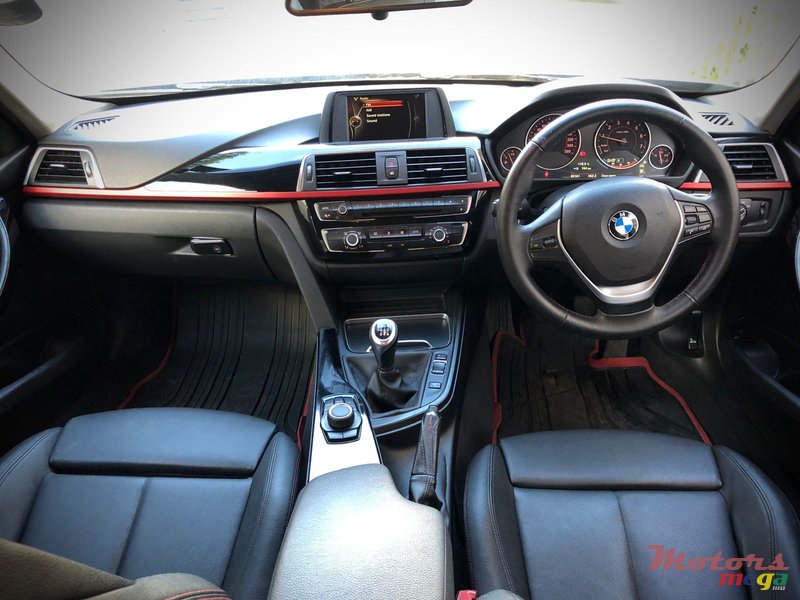 2015 BMW 318 318i en Curepipe, Maurice - 4