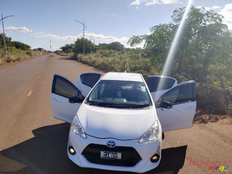2017 Toyota Aqua in Port Louis, Mauritius - 3