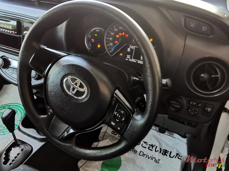 2019 Toyota Vitz HYBRID in Curepipe, Mauritius - 3