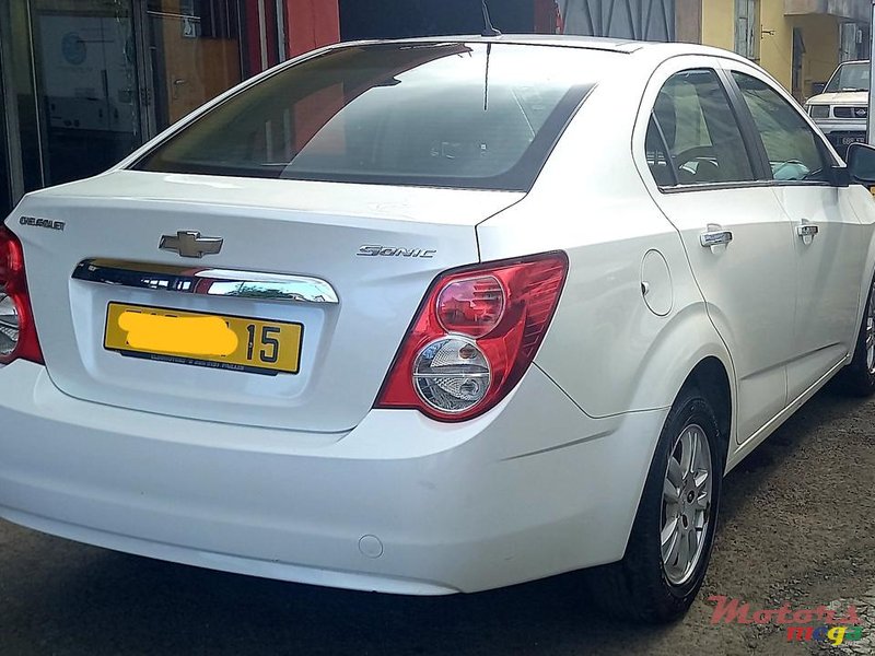 2015 Chevrolet Sonic in Vacoas-Phoenix, Mauritius - 4