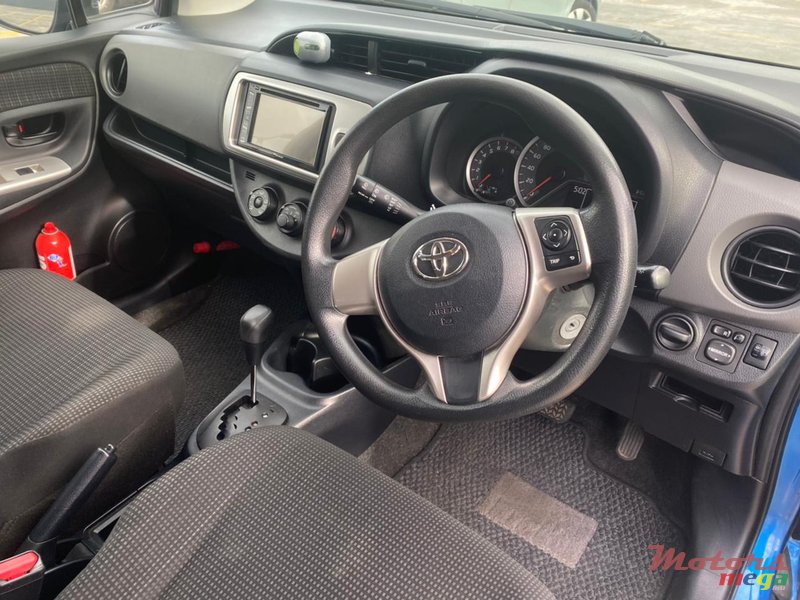 2014 Toyota Vitz any en Flic en Flac, Maurice - 3