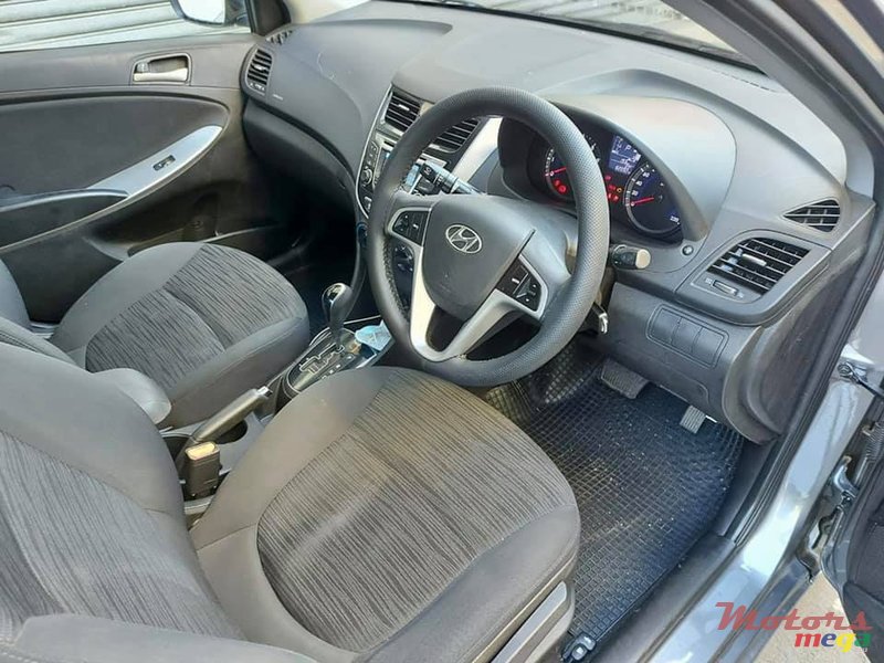 2015 Hyundai Accent Facelift in Port Louis, Mauritius - 3