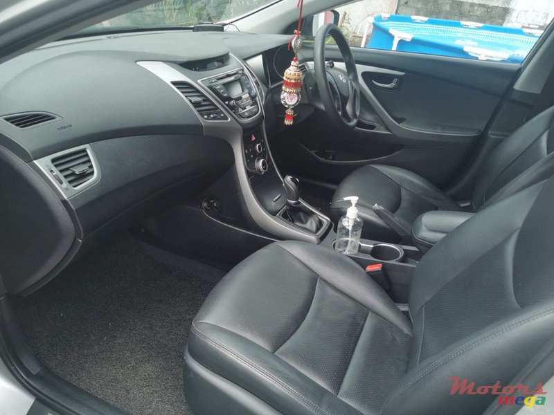 2015 Hyundai Elantra Automatic in Moka, Mauritius - 4