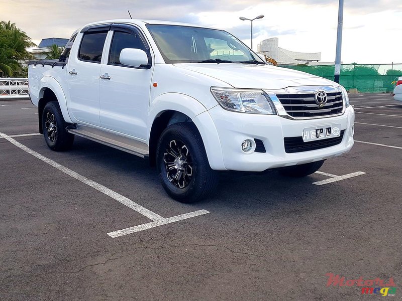2015 Toyota Hilux 2.5 TURBO in Port Louis, Mauritius - 6
