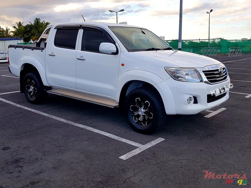2015 Toyota Hilux 2.5 TURBO en Port Louis, Maurice - 3