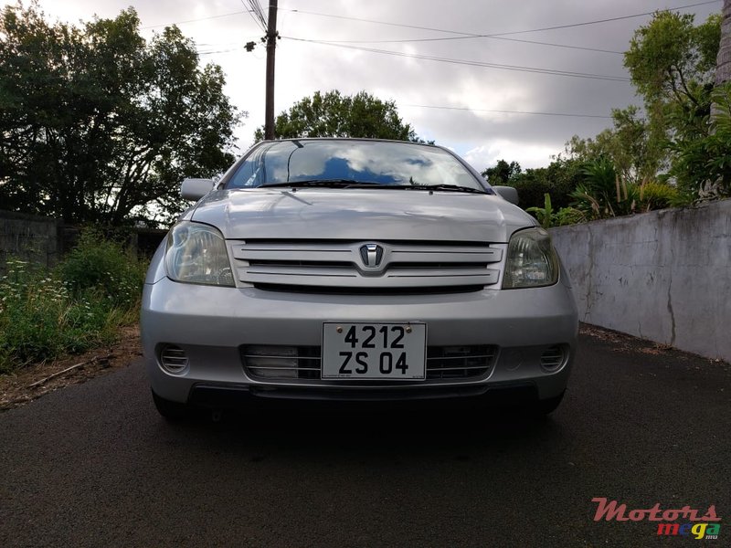 2004 Toyota IST automatic in Vacoas-Phoenix, Mauritius - 2