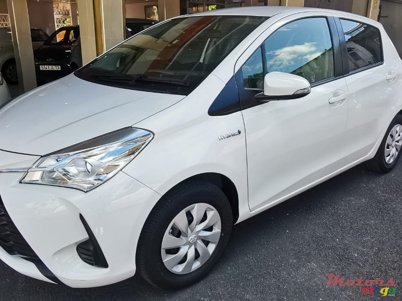 2019 Toyota Vitz HYBRID in Curepipe, Mauritius - 6