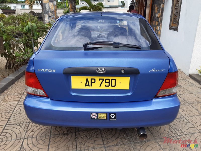 2000 Hyundai Accent in Port Louis, Mauritius - 2