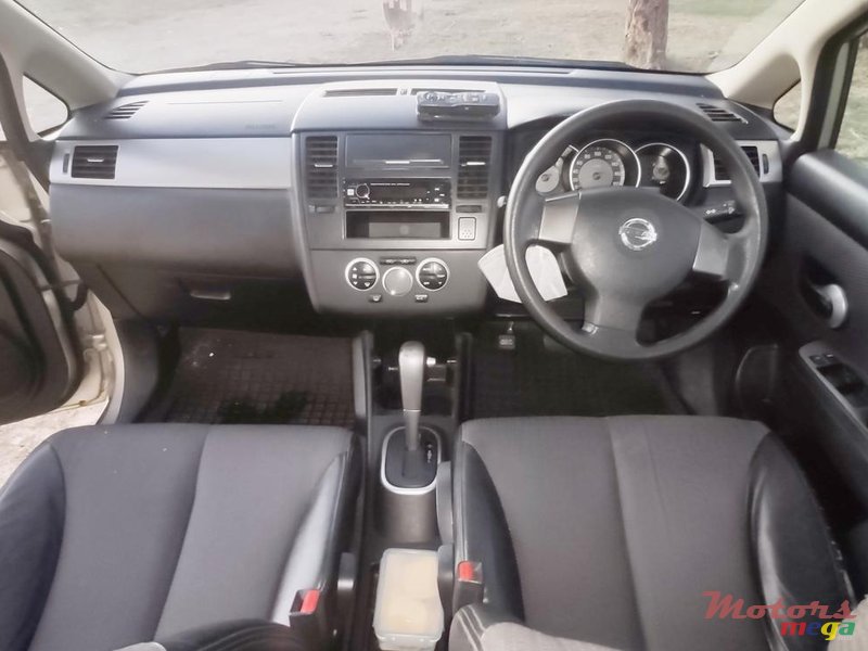 2005 Nissan Tiida Hatchback en Rose Hill - Quatres Bornes, Maurice - 6