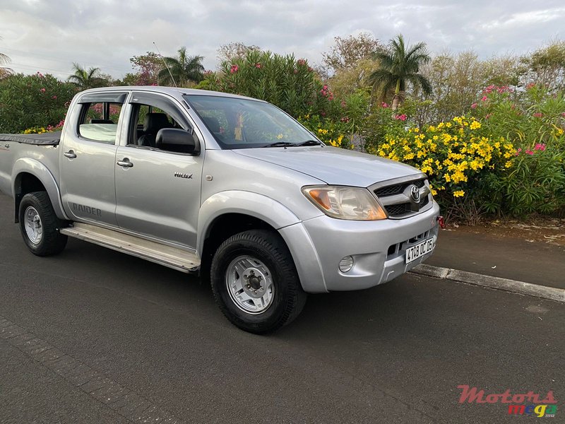 2005 Toyota Hilux any en Curepipe, Maurice - 3