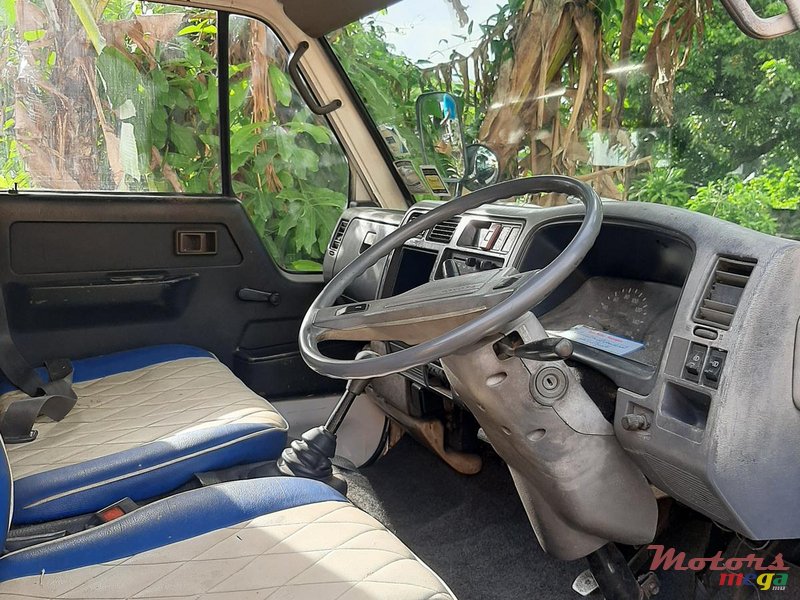 1998 Toyota Dyna in Bel Ombre, Mauritius - 7