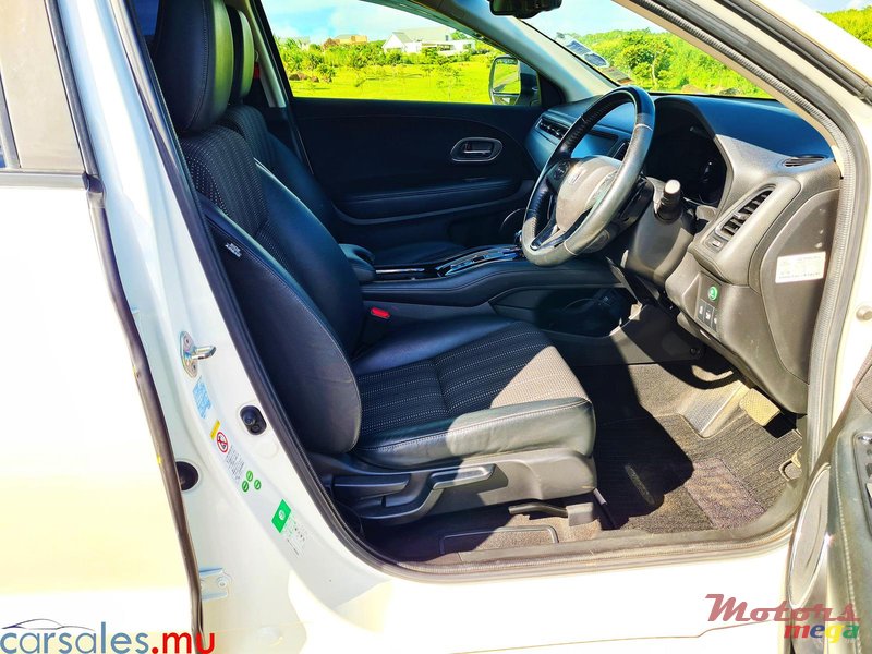 2014 Honda Vezel Z Hybrid in Moka, Mauritius - 5
