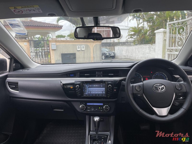 2015 Toyota Corolla Luxel 1.6 en Curepipe, Maurice - 7