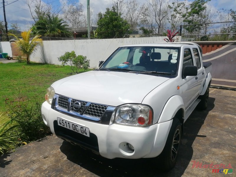 2004 Nissan in Terre Rouge, Mauritius - 2
