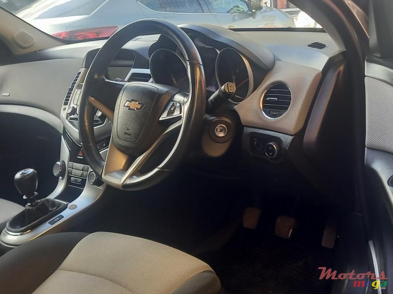 2014 Chevrolet Cruze Hatchback en Vacoas-Phoenix, Maurice - 5
