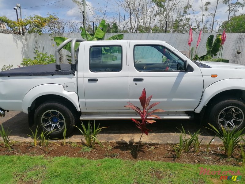2004 Nissan in Terre Rouge, Mauritius - 4