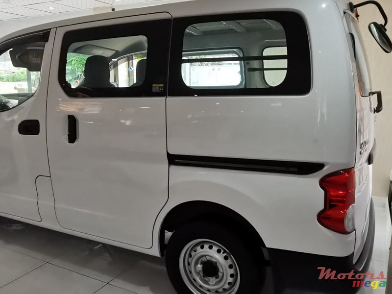 2017 Nissan NV 200 in Curepipe, Mauritius - 6