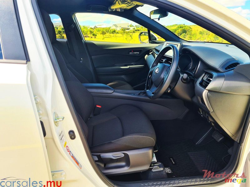 2019 Toyota C-HR 1.2T S-T LED Package in Moka, Mauritius - 5
