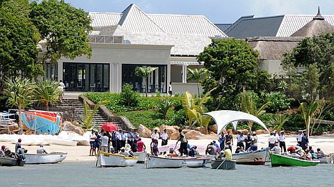 Accaparement des Plages : le Syndicat des Pêcheurs Réclame un Rapport de L’hôtel Azuri