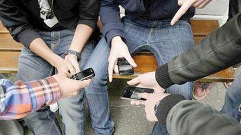 ICT Report 2012: 8 out of 10 Local Calls Made from a Mobile