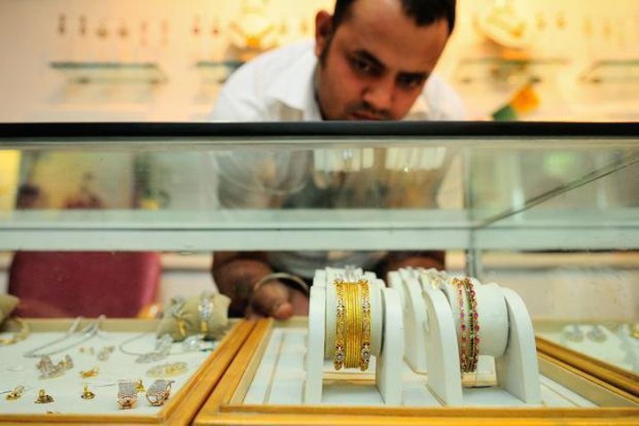 Imprisonment and Fine for Unlicensed Jewelers