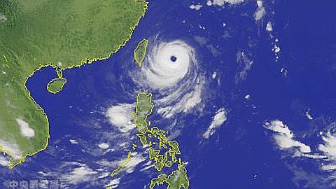 'Super Typhoon' Dujuan Nears Taiwan, as Thousands Evacuate from Islands