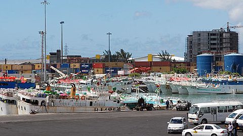 The Cargo Handling Corporation wants to control labor relations