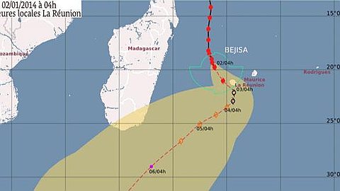 Cyclone Bejisa: Tidal Waves and Strong Winds Expected