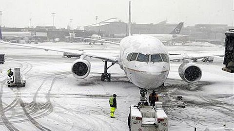 Thousands of Flights Cancelled as South of U.S. Braces for Potentially 'Catastrophic' Storm