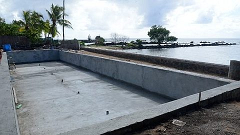 Trou-aux-Biches: Stop the Construction Of the Swimming Pool on the Beach