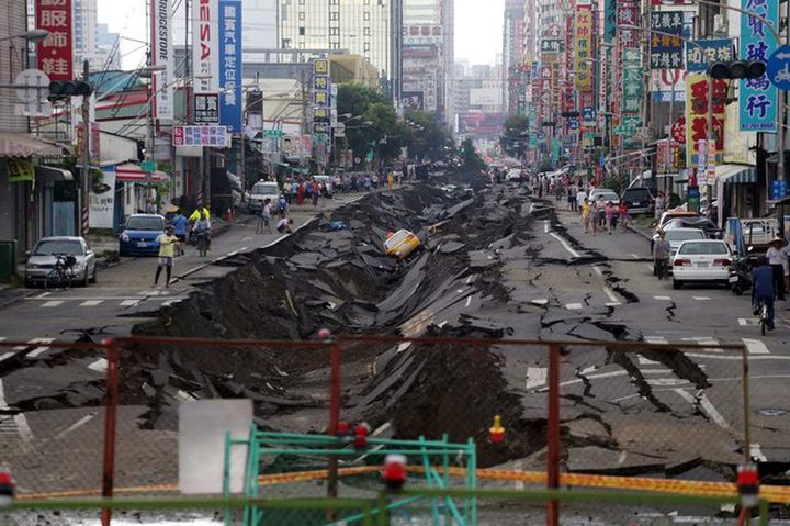 Taiwan Gas Pipeline Blasts Kill 25, Injures 267