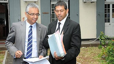 Nouvelle Carte d’Identité: Pravind Jugnauth Autorisé à ne pas Donner ses Empreintes Digitales
