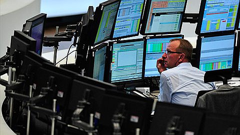 Global Shares, Euro Fall, Oil and Gold Up after Paris Attacks