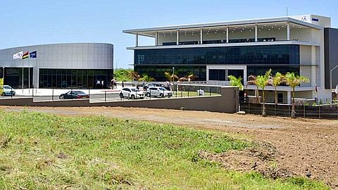 Douane : un bâtiment flambant neuf à Plaine Magnien pour mieux contrer les trafics illicites