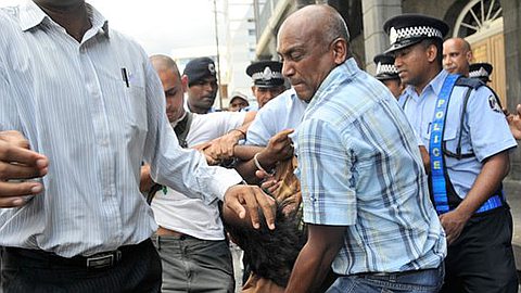 Demonstration Outside Parliament: Twenty Unionists Arrested