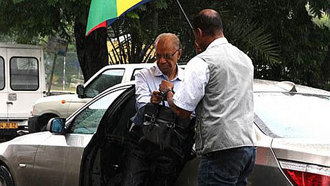 Coffres-forts de Navin Ramgoolam : Regardez les Premières Images des Liasses de Rs 2 000. 