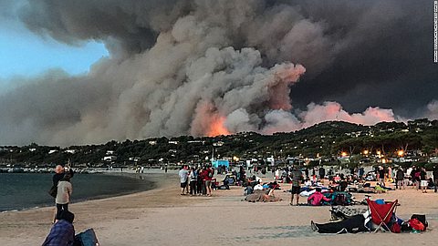 Wildfires hit French Riviera, thousands evacuated