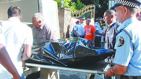 Sa Copine Enceinte, Il se Suicide Avec son Arme de Service