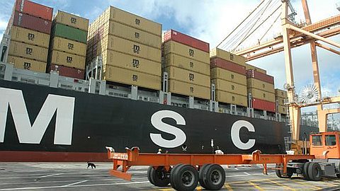 Trafic Dans le Port: le Patron du Domaine Anna Arête