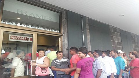 Réouverture de la Bramer Bank: Pas de Ruée Vers les Succursales