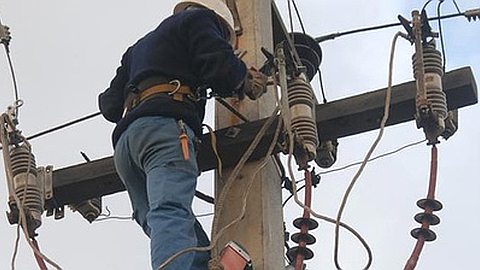 Panne d’électricité: après la chauve-souris, le feu de canne pointé du doigt