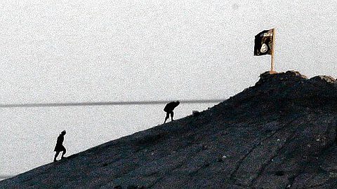 Islamic State Wages Battle in Syrian City of Kobani Near Border With Turkey