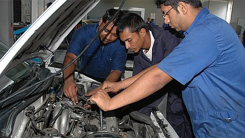 Salary: 20% Up Recommended for Mechanics and Electricians in Private Sector