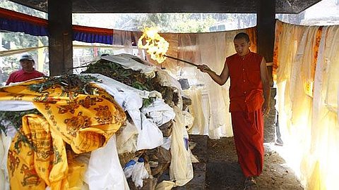 Most Sherpa Guides Depart from Mount Everest After Deadliest Disaster