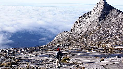 Malaysia Detains 4 Westerners Accused of Taking Nude Photos on Mountain