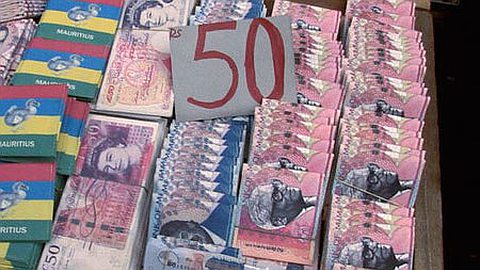  La BOM Met en Garde Contre des Pporte-Monnaie Illustrés de Billets de Banque