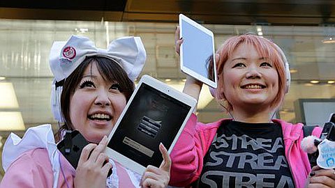 Mini Tablets: Size Matters in Christmas Battle Between Internet Giants